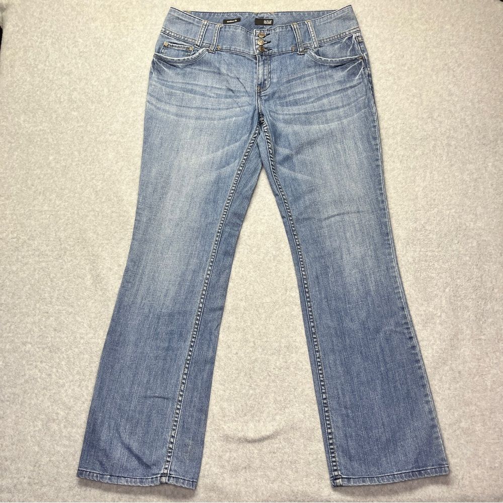 a.n.a Women’s‎ Straight Leg Jeans Light Blue Wash Mid-Rise size 14